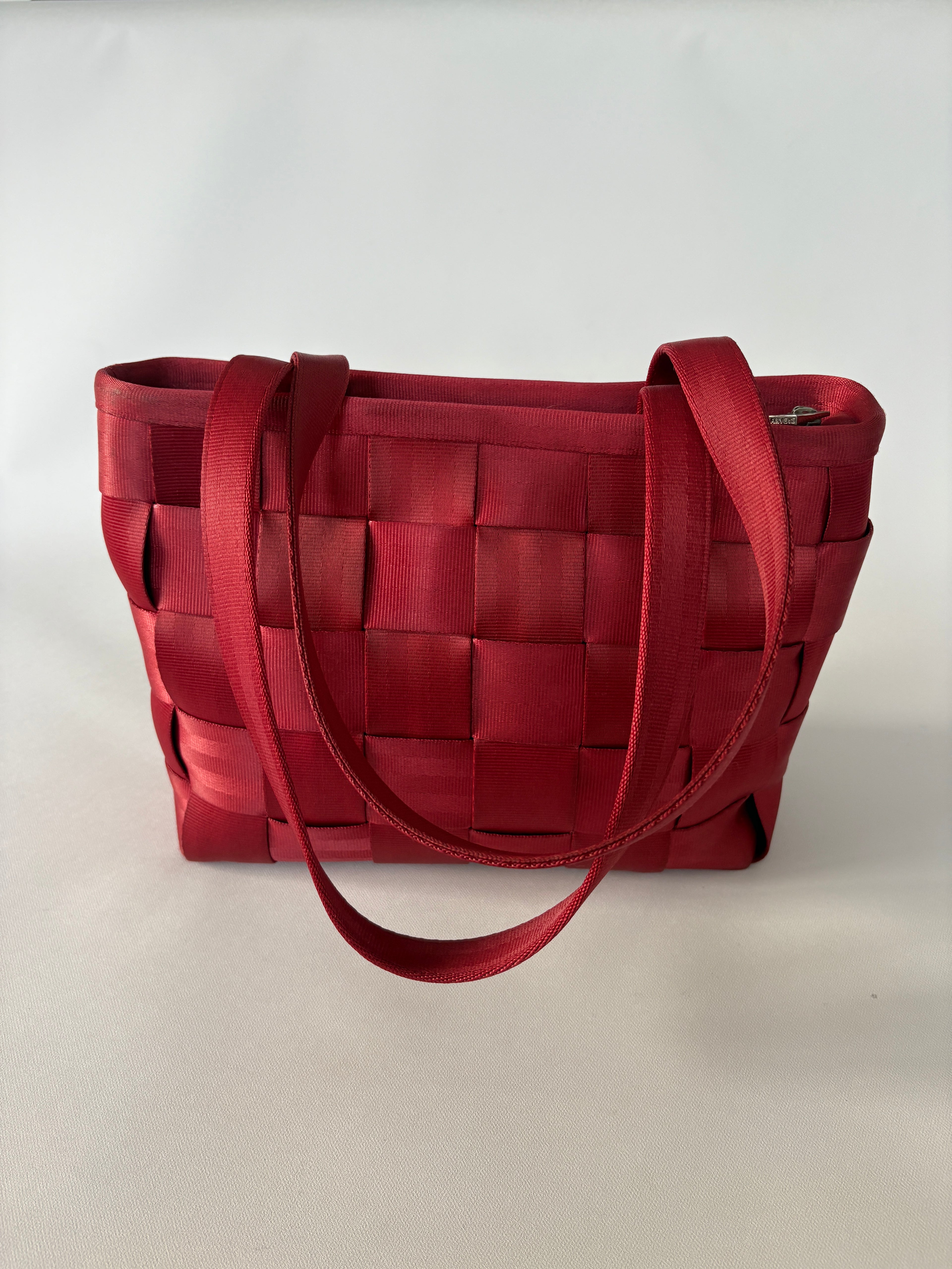 805 / Red Harveys Seatbelt Bag
