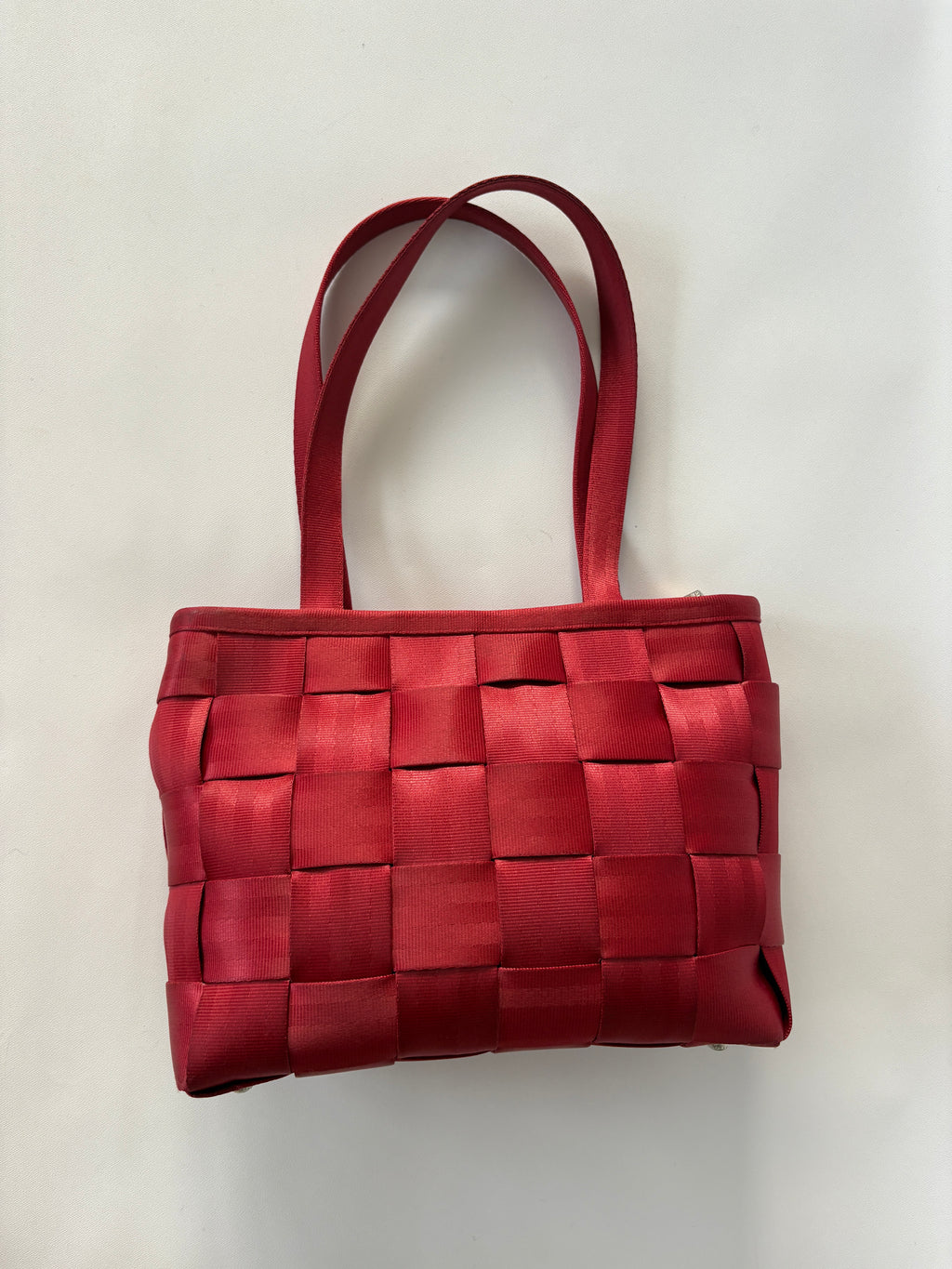 805 / Red Harveys Seatbelt Bag