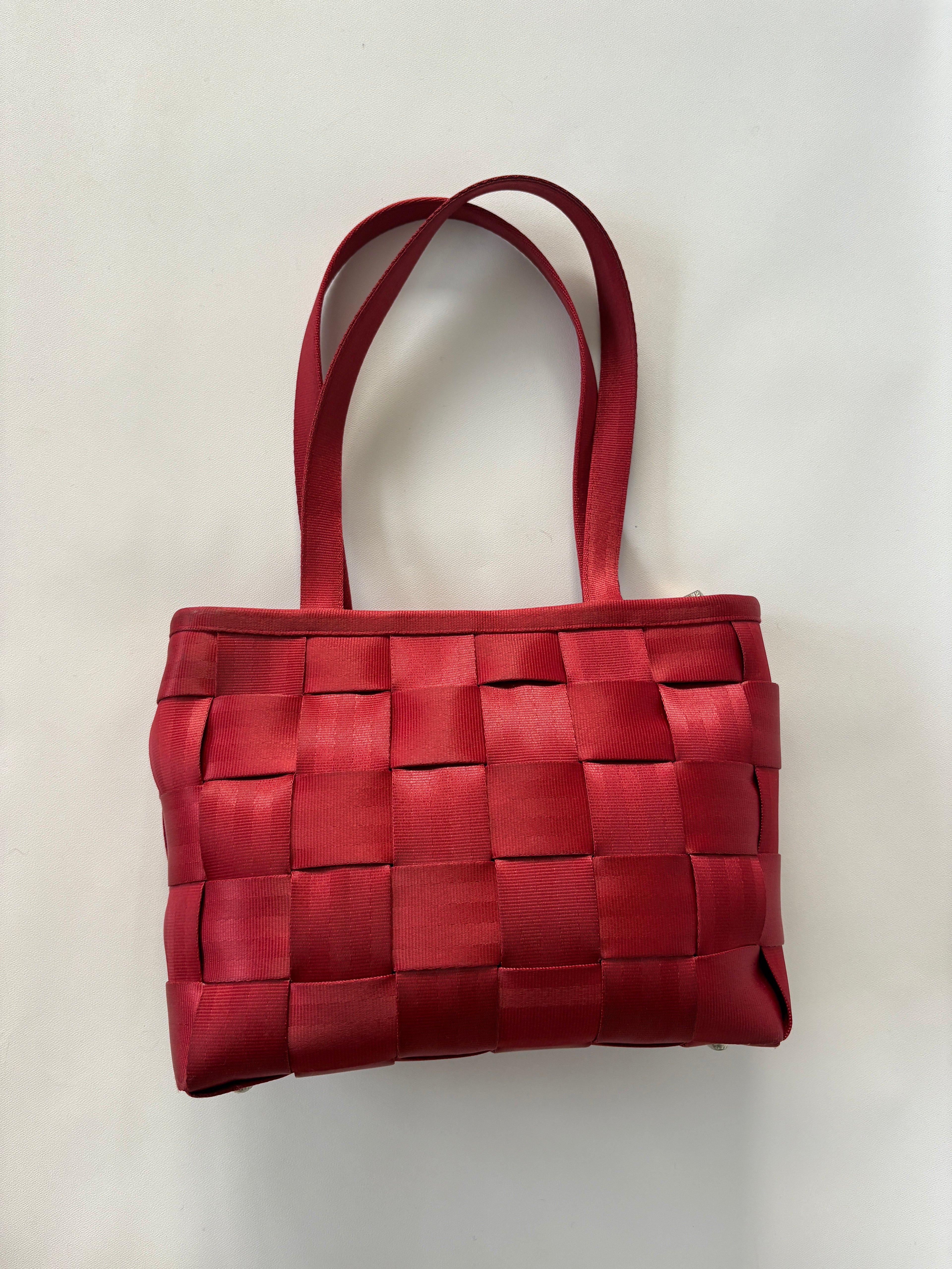 805 / Red Harveys Seatbelt Bag
