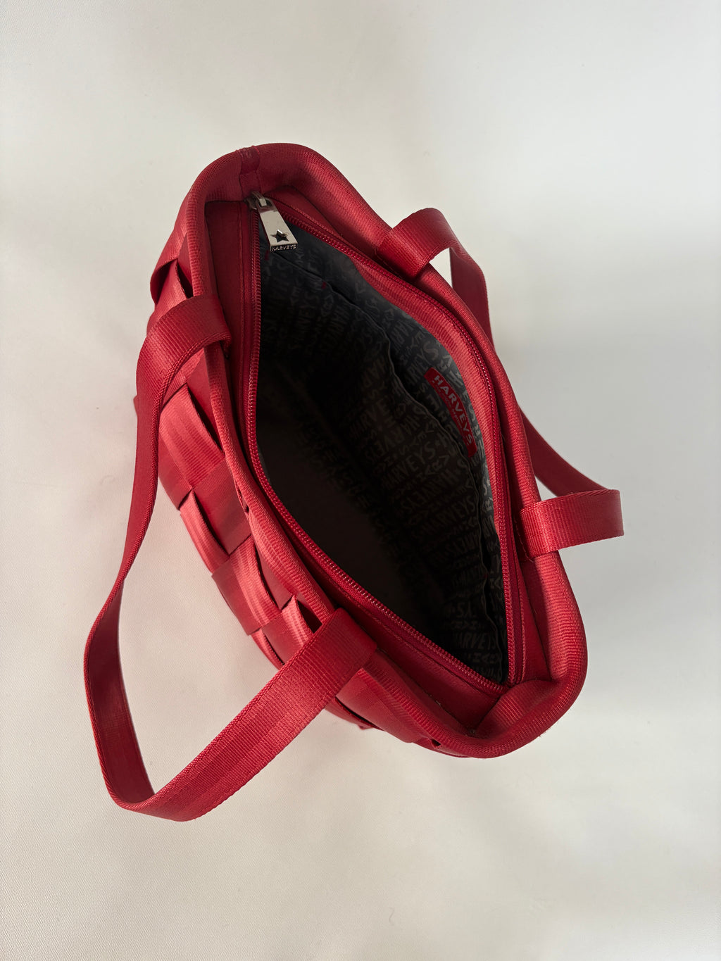 805 / Red Harveys Seatbelt Bag