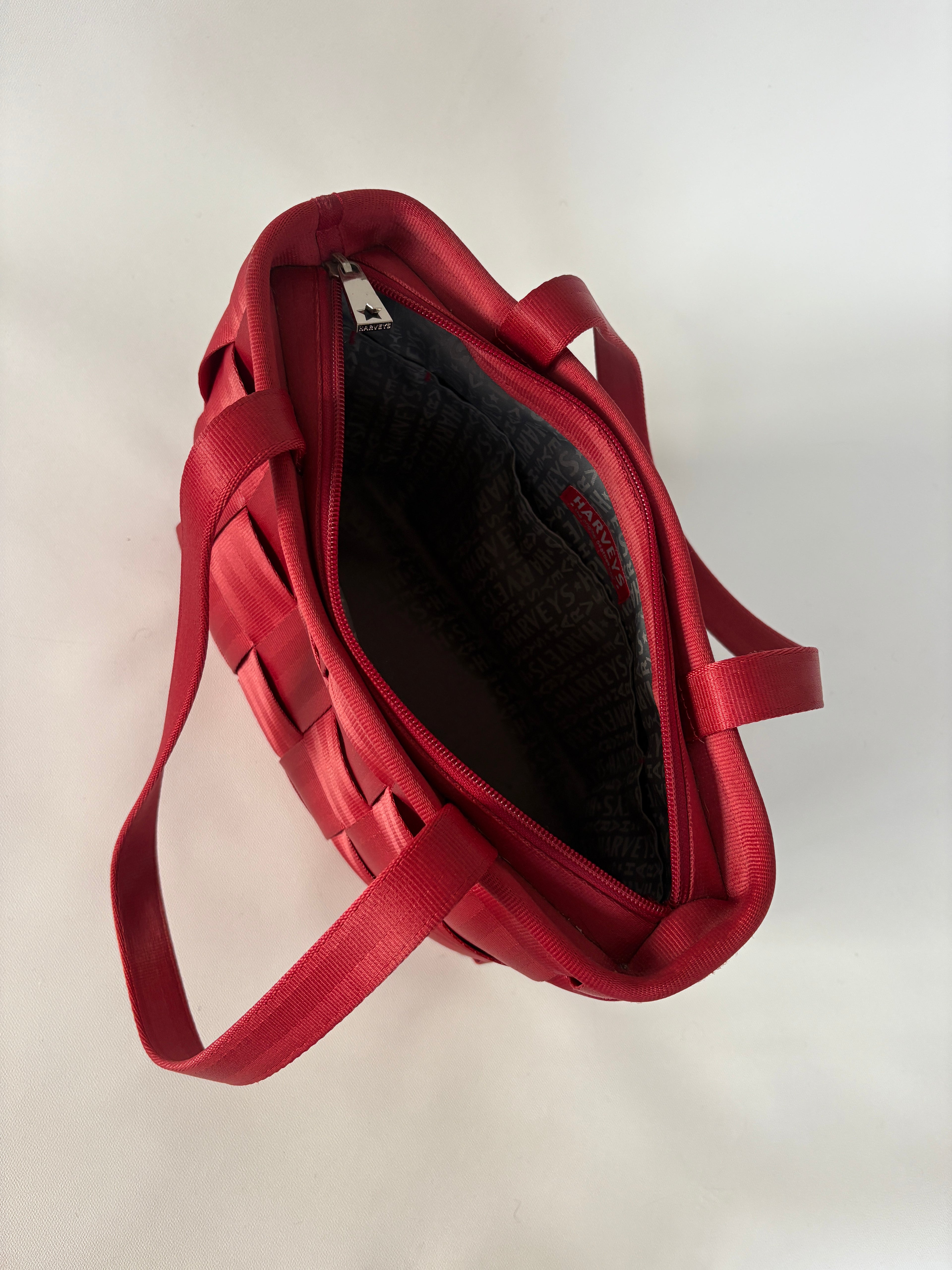 805 / Red Harveys Seatbelt Bag