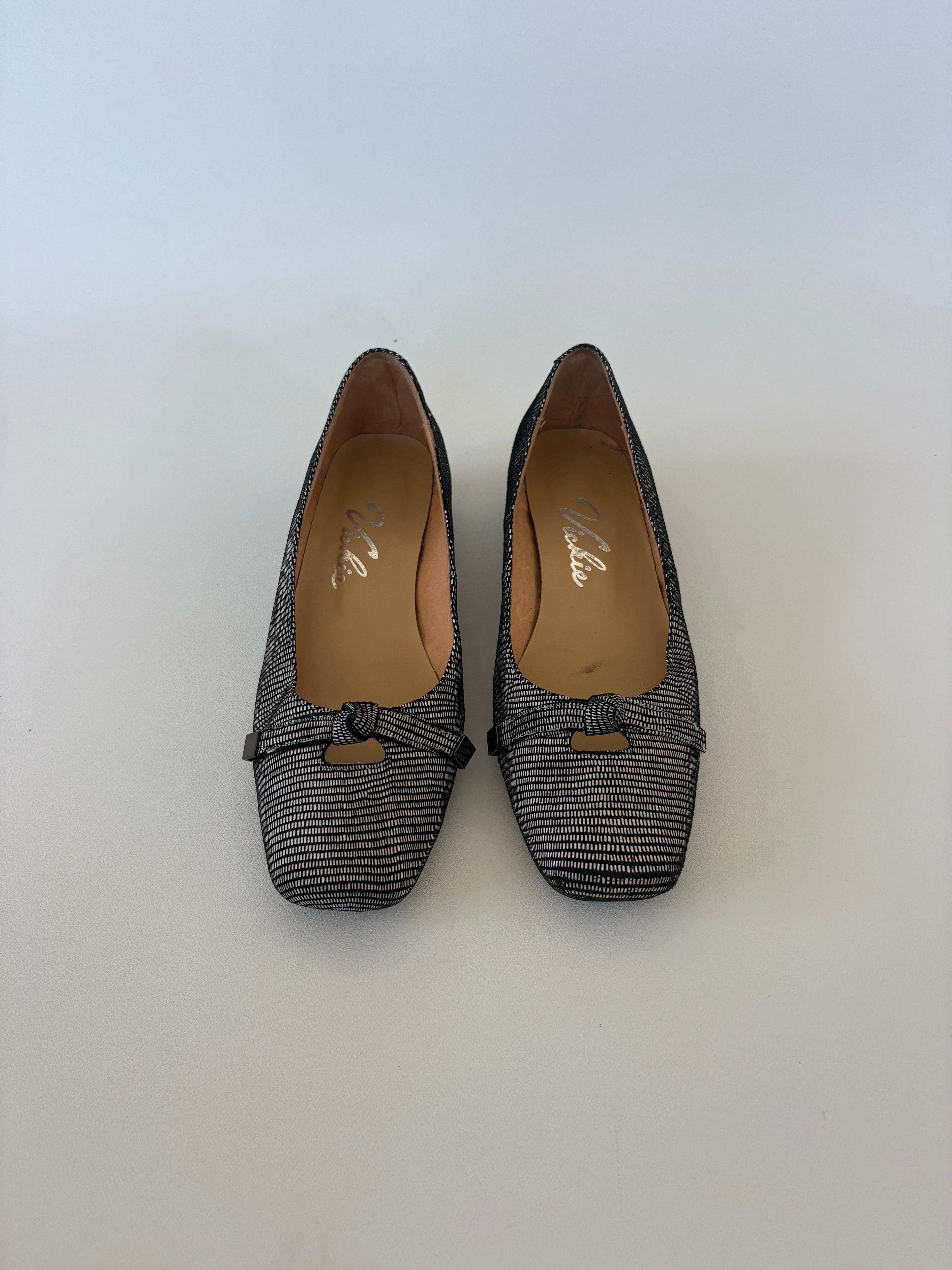 🔒882 / Black & White Square Toe Flats