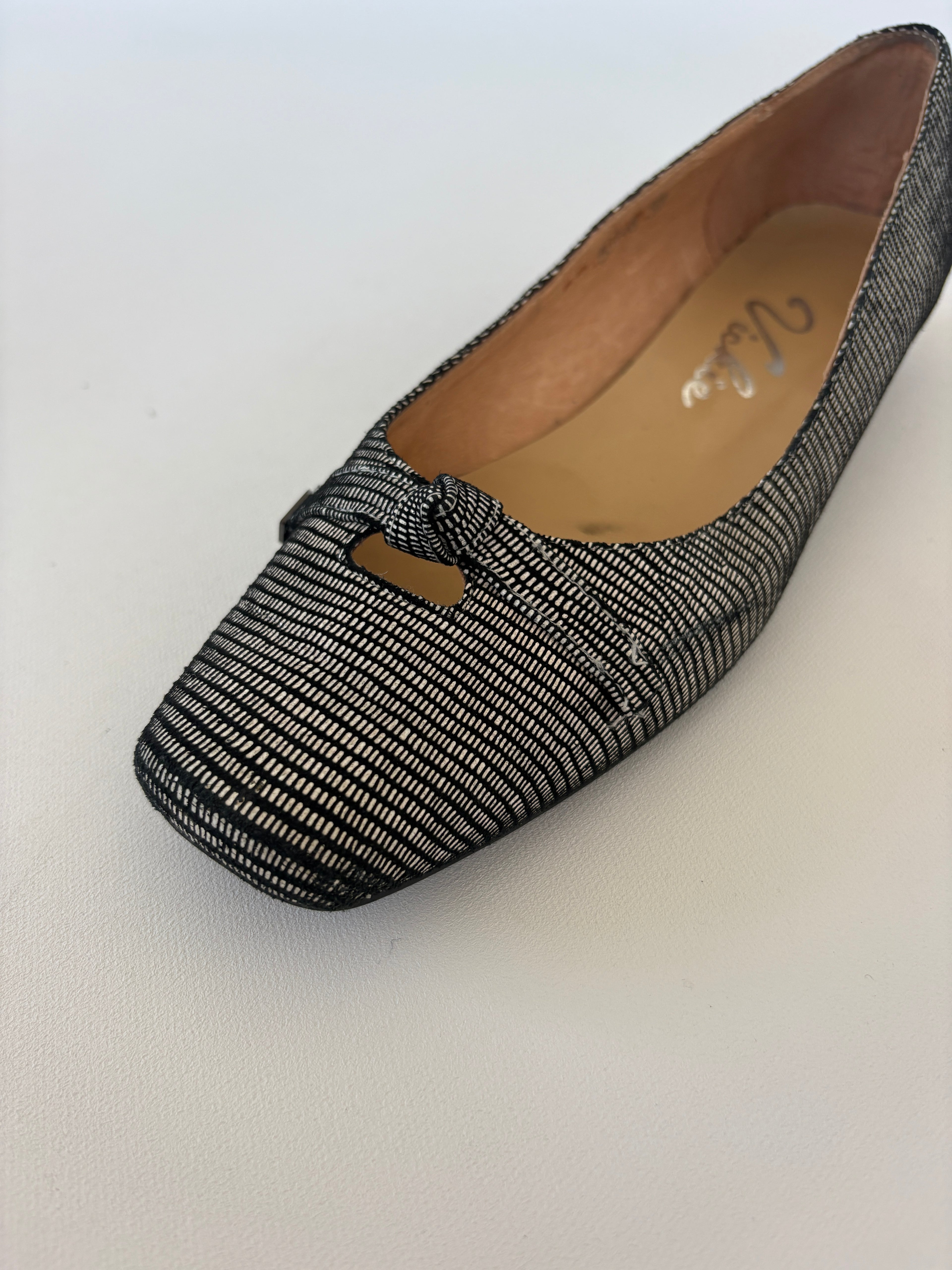 🔒882 / Black & White Square Toe Flats