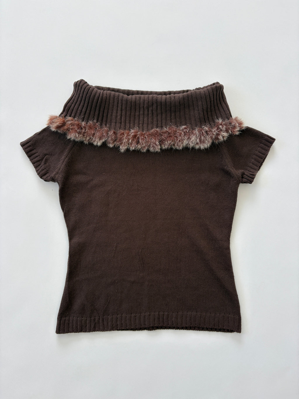 901 / Brown Off Shoulder Short Sleeve w/ Fur Neckline