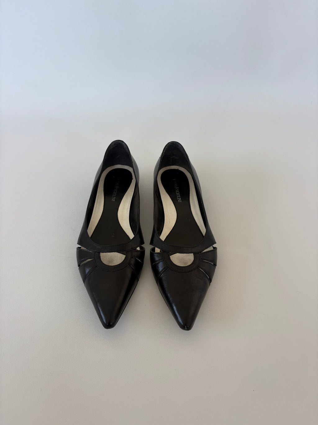 907 / Black Pointed Toe Flats w/ Cut Outs