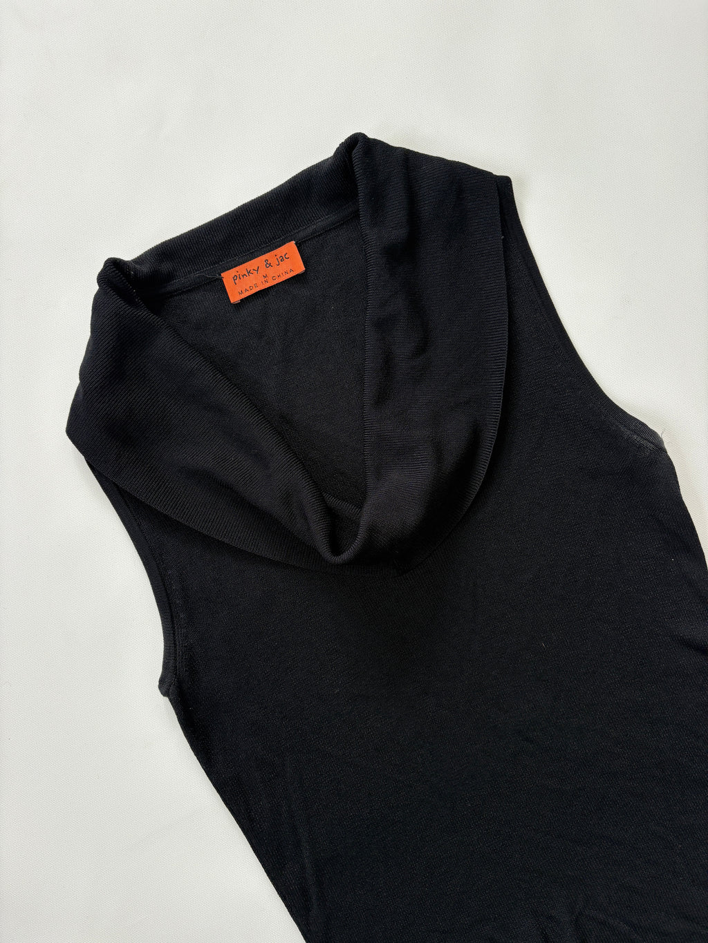 🔒974 / Black Cow Neck Tank