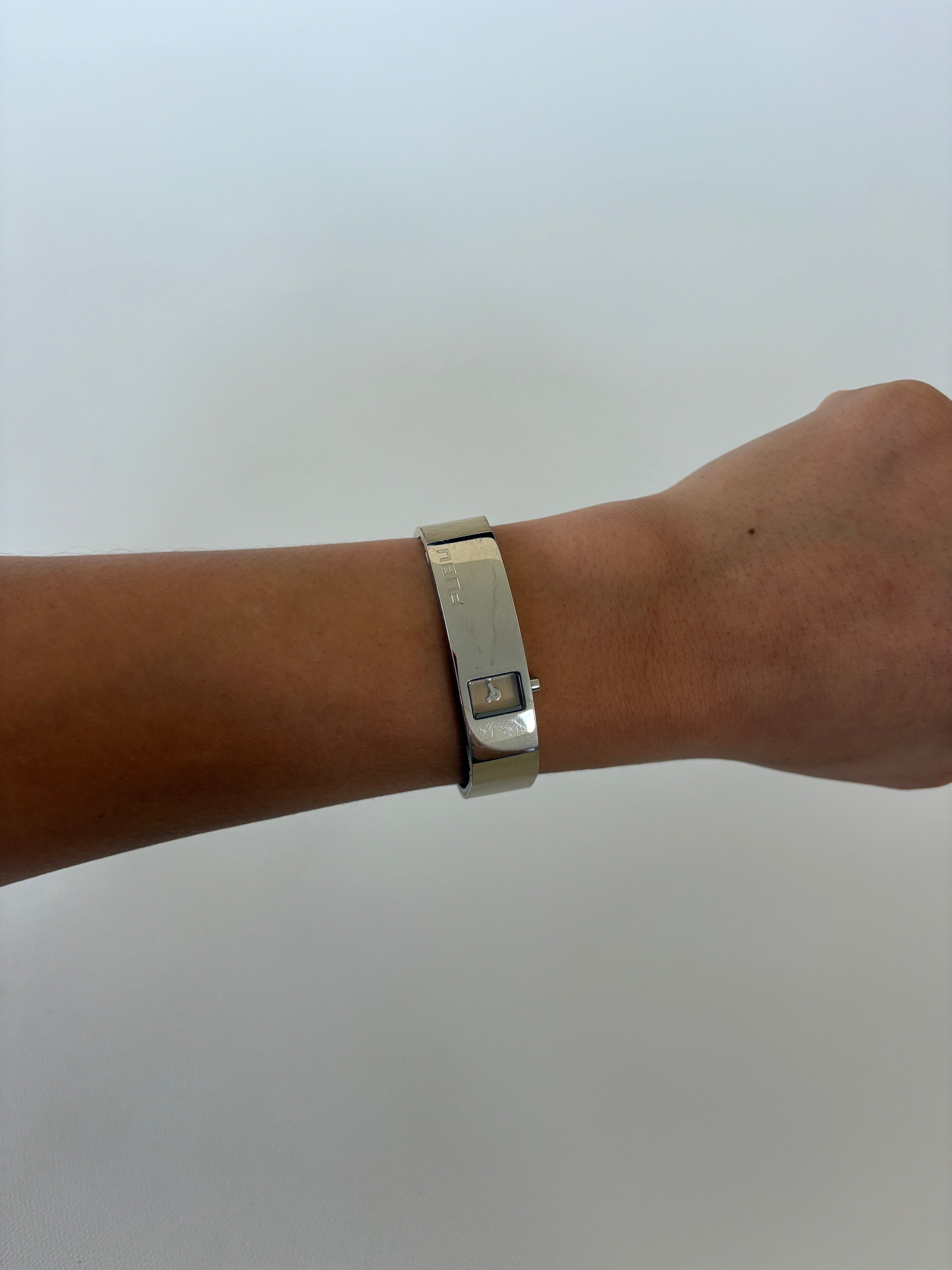 673 / Thin Cream Square Watch