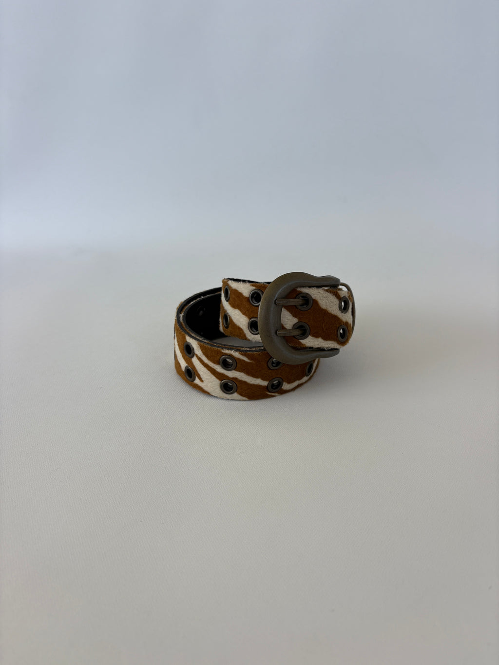 1331 / Cowhide Grommet Belt