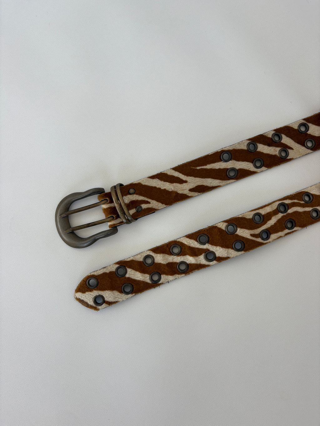 1331 / Cowhide Grommet Belt