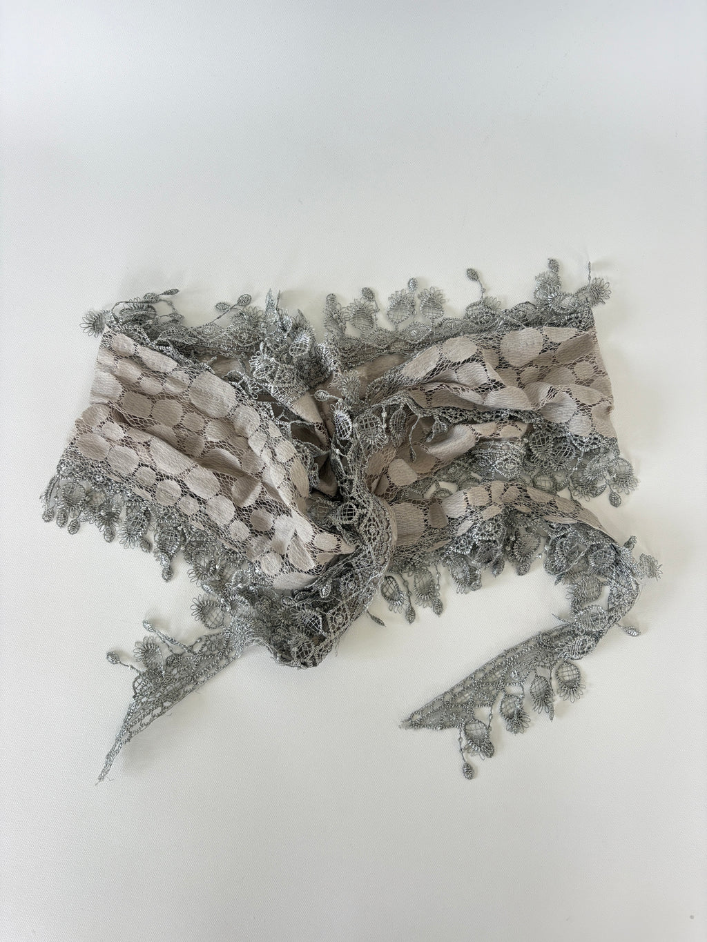 695 / Grey Spotty Scarf w/ Round Tassels