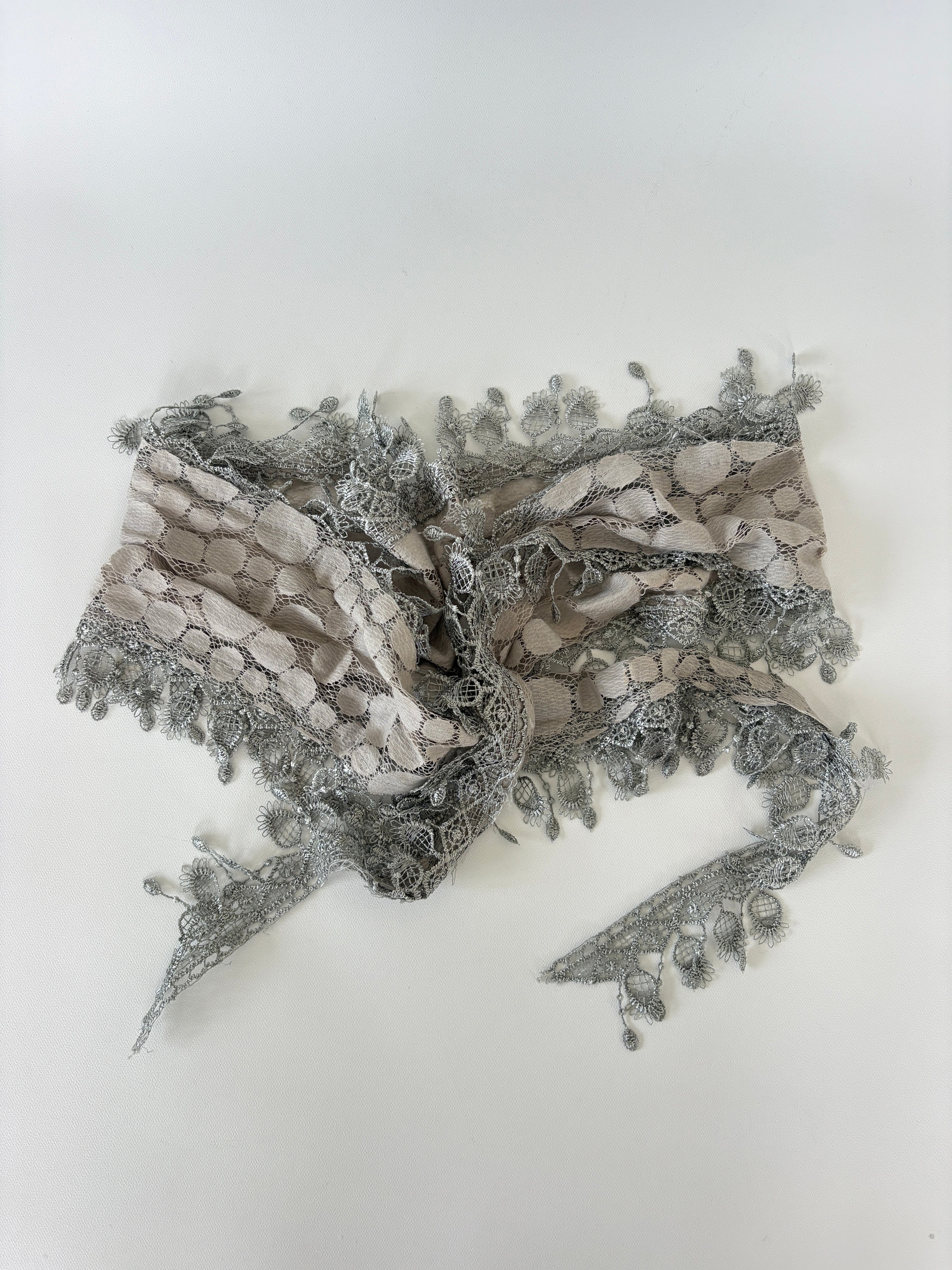 695 / Grey Spotty Scarf w/ Round Tassels