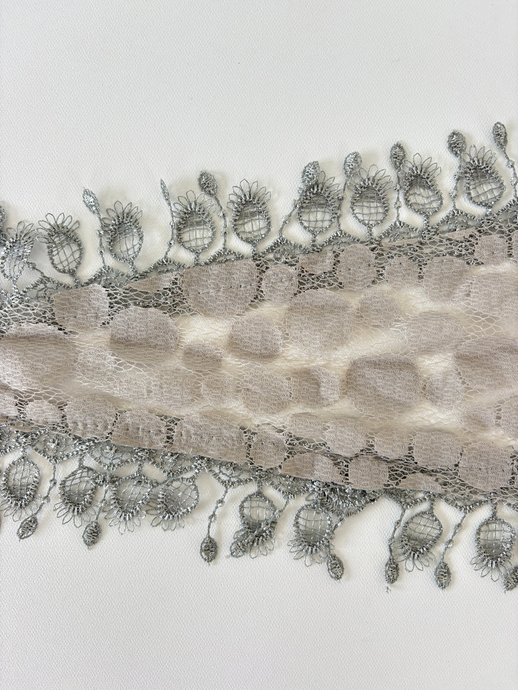 695 / Grey Spotty Scarf w/ Round Tassels