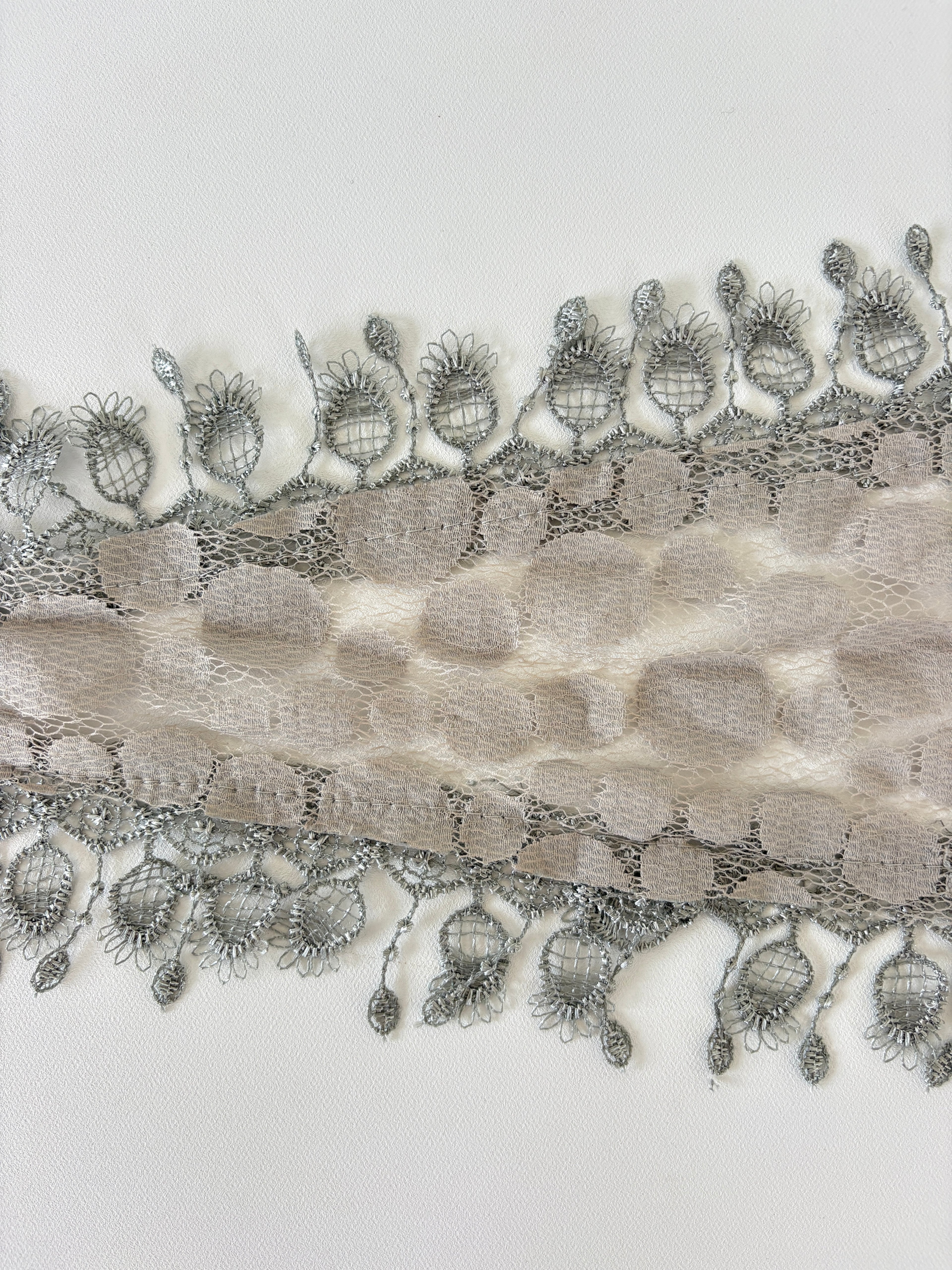 695 / Grey Spotty Scarf w/ Round Tassels