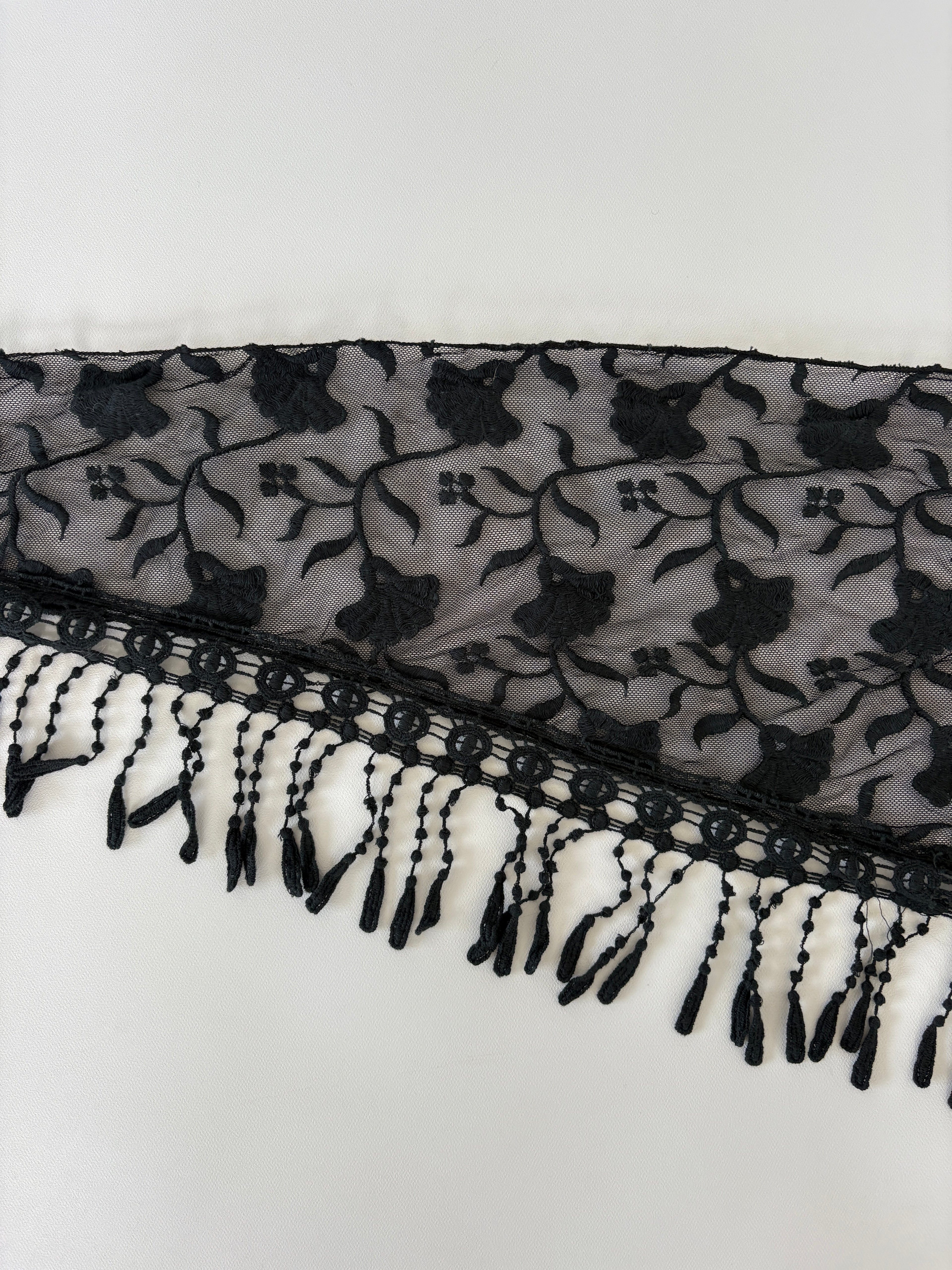 926 / Black Floral & Lace Scarf