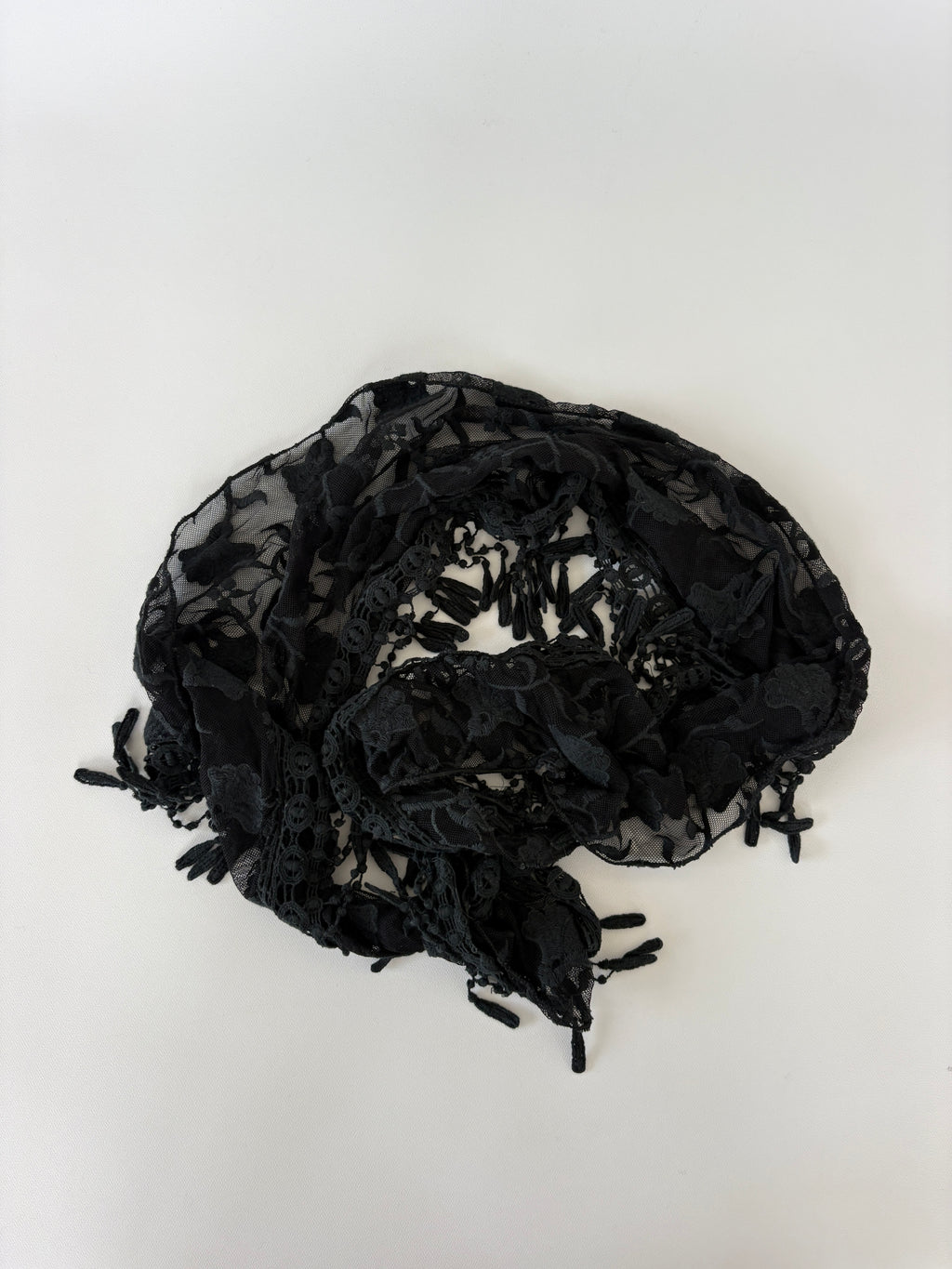 926 / Black Floral & Lace Scarf