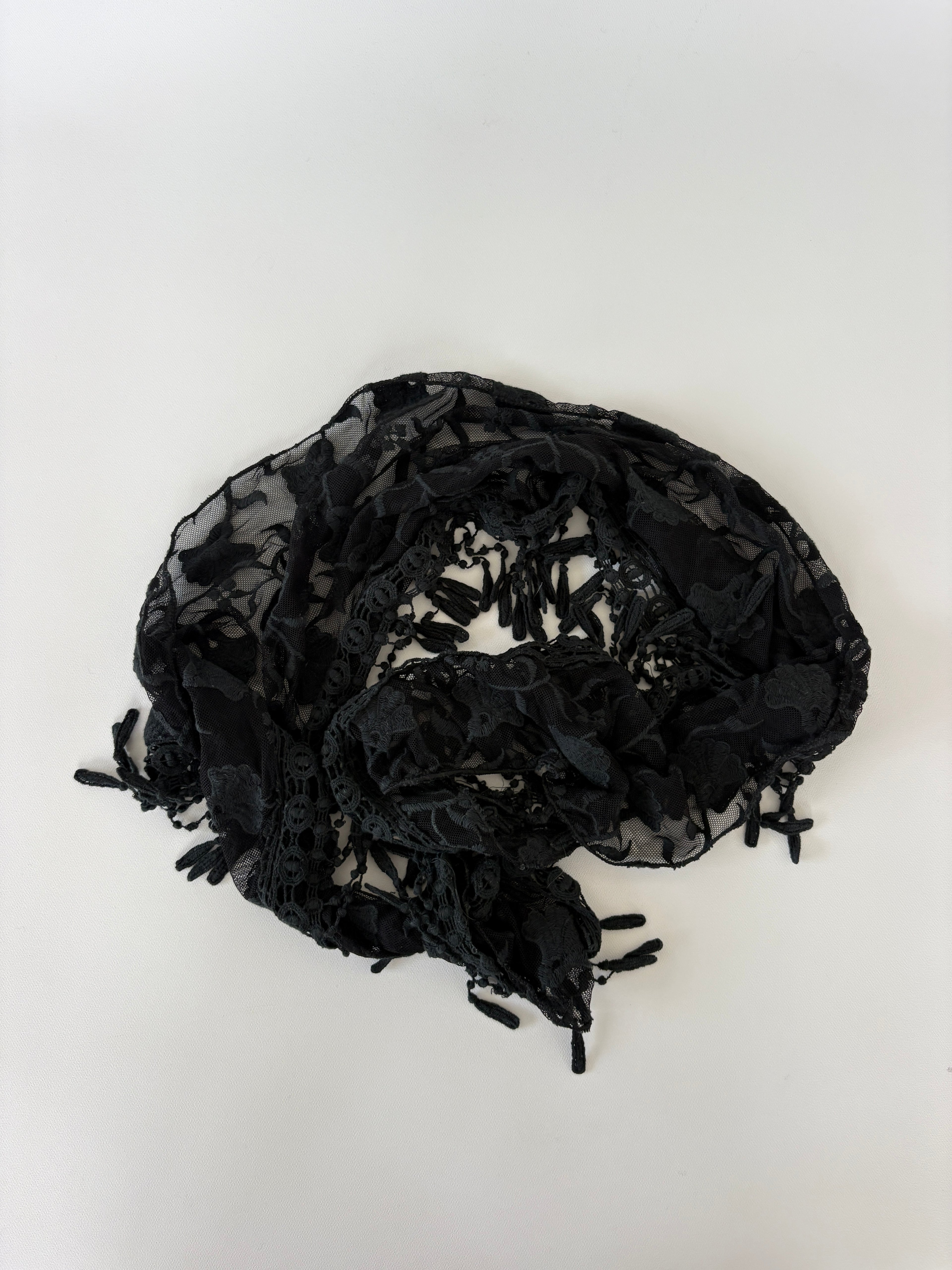 926 / Black Floral & Lace Scarf